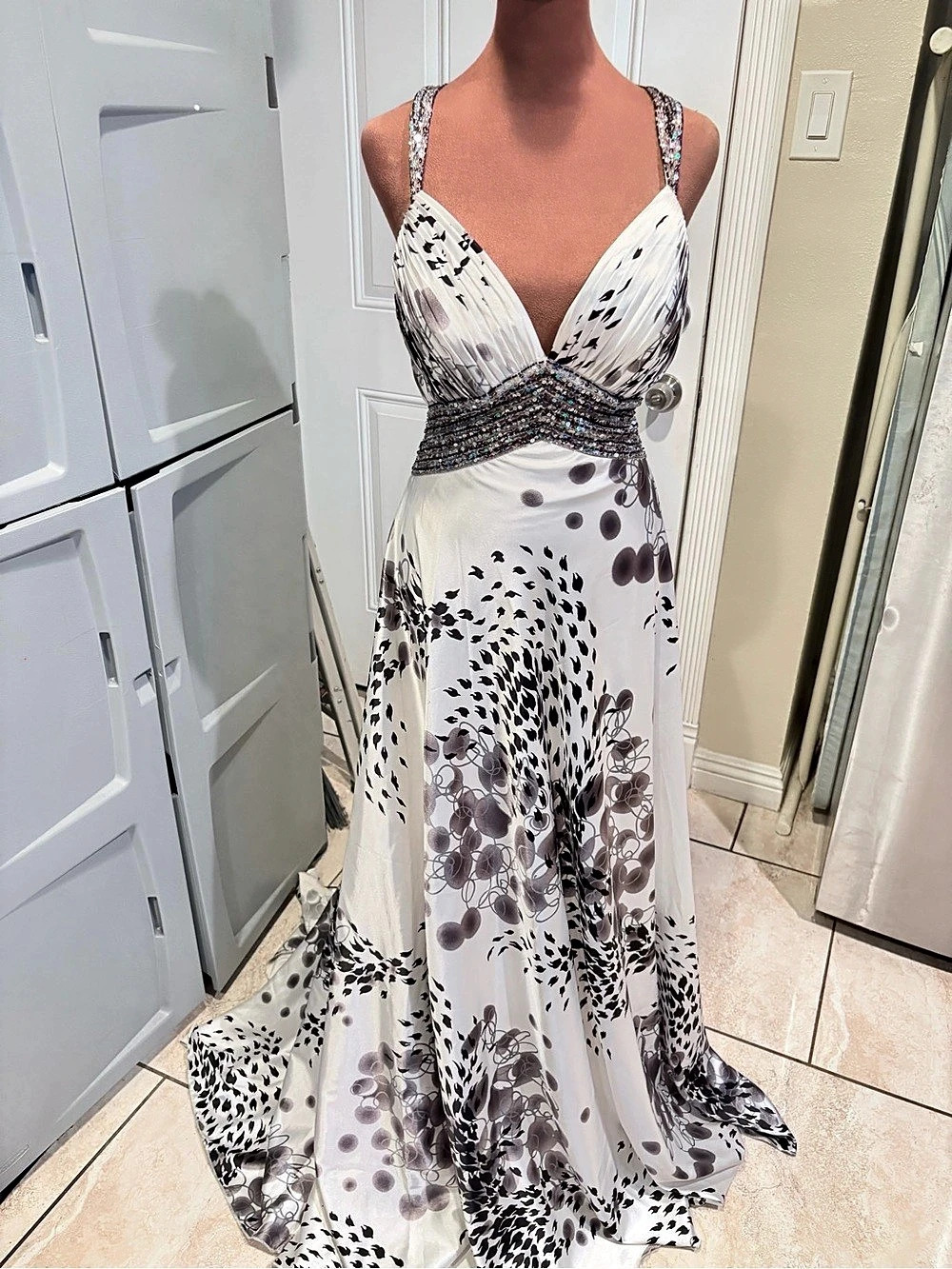 Blicci Embellished Open Back Maxi Dress White & Black Size Medium